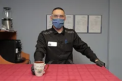 Кафе при невьянской ИК-46 продало хот-догов и чебуреков на миллион рублей