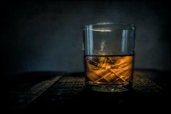 Число жертв паленого алкоголя в Свердловской области выросло