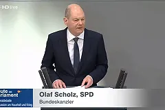 Шольц описал в речи перед Бундестагом новую политику в отношении России