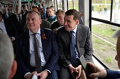 Мэру Екатеринбурга и депутатам поднимают зарплаты