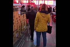 «Я своей собаке Мушке не дал бы». Блогер раскритиковал еду из магазина дешевых цен