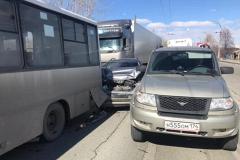 В Екатеринбурге пьяный водитель грузовика устроил массовое ДТП