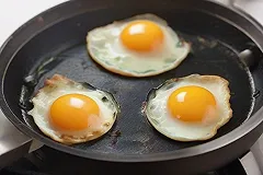 Красотка из исправительного центра кормит работников предприятия в Нижнем Тагиле (ФОТО)