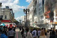 Дом на ул. Вайнера, 9а горит в центре Екатеринбурга