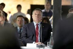 Аваков предложил вести «вертолетные деньги» для украинцев из-за коронавируса