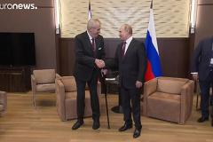 Премьер и президент Чехии поспорили о двух версиях взрыва во Врбетице