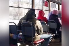 В Екатеринбурге пассажир закурил и обмочился в трамвае