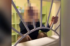В Екатеринбурге малыш замуровался в комнате с решётками