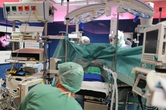 Тюменских врачей искусал ВИЧ-инфицированный пациент