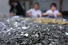 Житель Китая расплатился мелочью за машину стоимостью 106 тысяч долларов