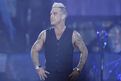 Робби Уильямс высмеял российских олигархов