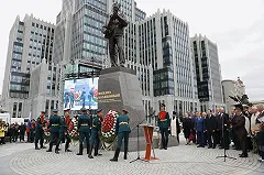 На памятнике Калашникову разглядели винтовку Вермахта