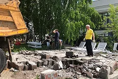 Житель Екатеринбурга вывез мусор из Исторического сквера за свой счет