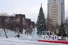 На Площади Обороны разрушили ледяные горки для детей