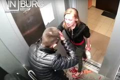 На Компрессорном молодая пара устроила драку в лифте
