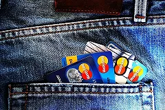 Попавшие под санкции российские банки не смогут выпускать новые карты Visa и Mastercard