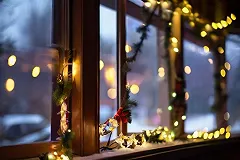 Гирлянда подвела владельцев квартиры в Великом Новгороде под «статью» о дискредитации армии