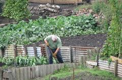 В Екатеринбурге жилец «брежневки» втайне от соседей вырыл себе подземную комнату