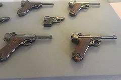 Таможня передала предметы оружия в фонд музея-заповедника «Царское Село»