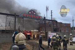 В Березовском сгорел цех мебельной фабрики