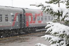 Поезда отстали от расписания на несколько часов из-за снегопада в Свердловской области