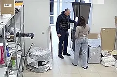 В Екатеринбурге неизвестный довел сотрудницу Ozon до слез из-за патчей для глаз