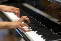 Игра пианиста в пражском аэропорту взорвала интернет
