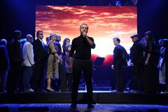 В Екатеринбурге пьяный зритель устроил концерт на спектакле Сергея Безрукова