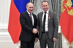 Актер Евгений Миронов раскритиковал Галкина за пародию на Собянина и Путина