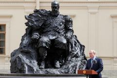 В Гатчине открыли памятник императору Александру III