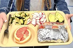 Фото бесплатного школьного обеда в Калифорнии сразило пользователей Reddit