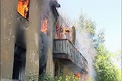 Ближайший гидрант оказался в километре от пылающего барака