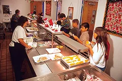 В Колумбии школьникам подали десерты с наркотиками