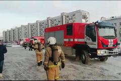 К БЦ «Высоцкий» стянули пожарные машины