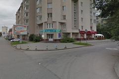 В Екатеринбурге владелец Porsche «забыл» машину на тротуаре