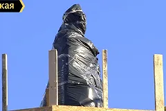 В Одессе демонтировали памятники Екатерине II и Суворову