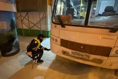 В Нижнем Тагиле водитель автобуса врезался в остановку с людьми
