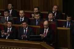 Яценюк выступил за немедленное включение электроснабжения Крыма