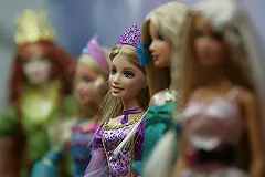 Куклу Барби начнут выпускать с тремя разным типами телосложения