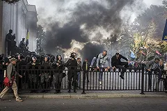 "Правый сектор" пригрозил Порошенко судьбой Януковича