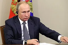 «Они показали, кто там работает»: Путин прокомментировал вывешивание флага ЛГБТ над посольством США