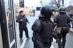 В российских городах начали задерживать участников акции 21 апреля