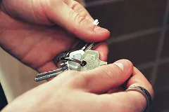 В одной из квартир на Рощинской нашли полуразложившийся труп