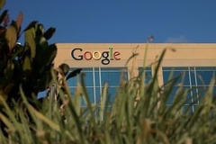 Google начал возить своих сотрудников на работу на катере