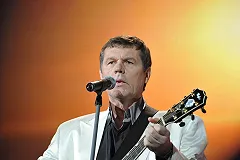 Бард Новиков потребовал извинений от обманутых пайщиков