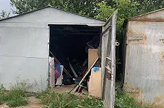 Скрыть трупный запах: дети опекунши Наумовой несколько раз красили гараж, где лежало тело их брата