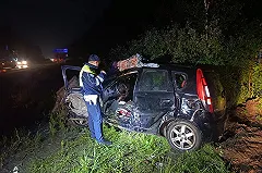Четырехлетняя девочка госпитализирована в Екатеринбурге после ДТП с тягачом (ФОТО)