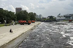 Стало известно, зачем оранжевые грузовики стоят в Историческом сквере