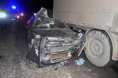 Супружеская пара на Volkswagen Polo залетела под фуру на ЕКАД