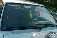 В Реже уволили сотрудника ДПС, уснувшего посреди дороги